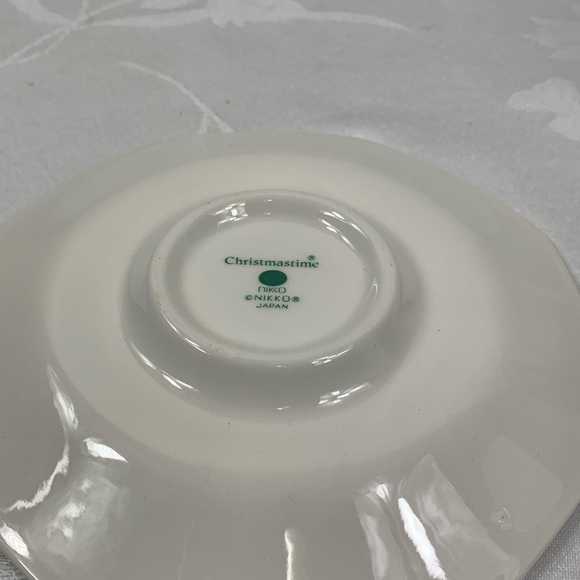Nikko Christmastime Octagon Tea Cups & Saucers 4 sets - Picture 4 of 8